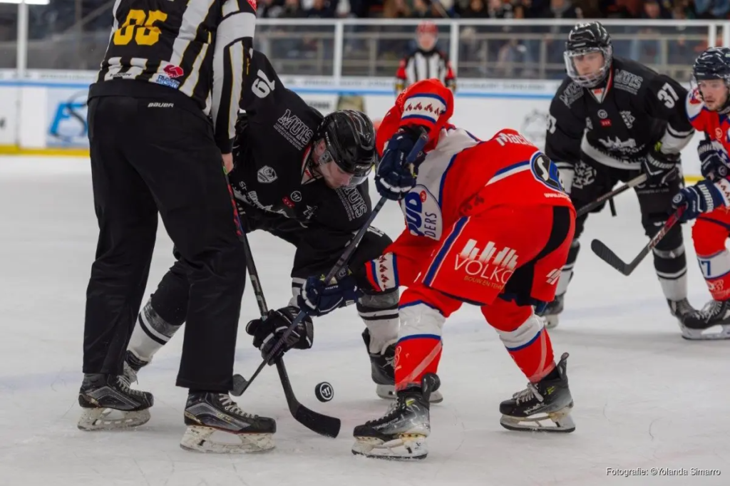 Tigers verweren zich kranig tegen koploper Nijmegen Devils 1 - Foto Yolanda Simarro